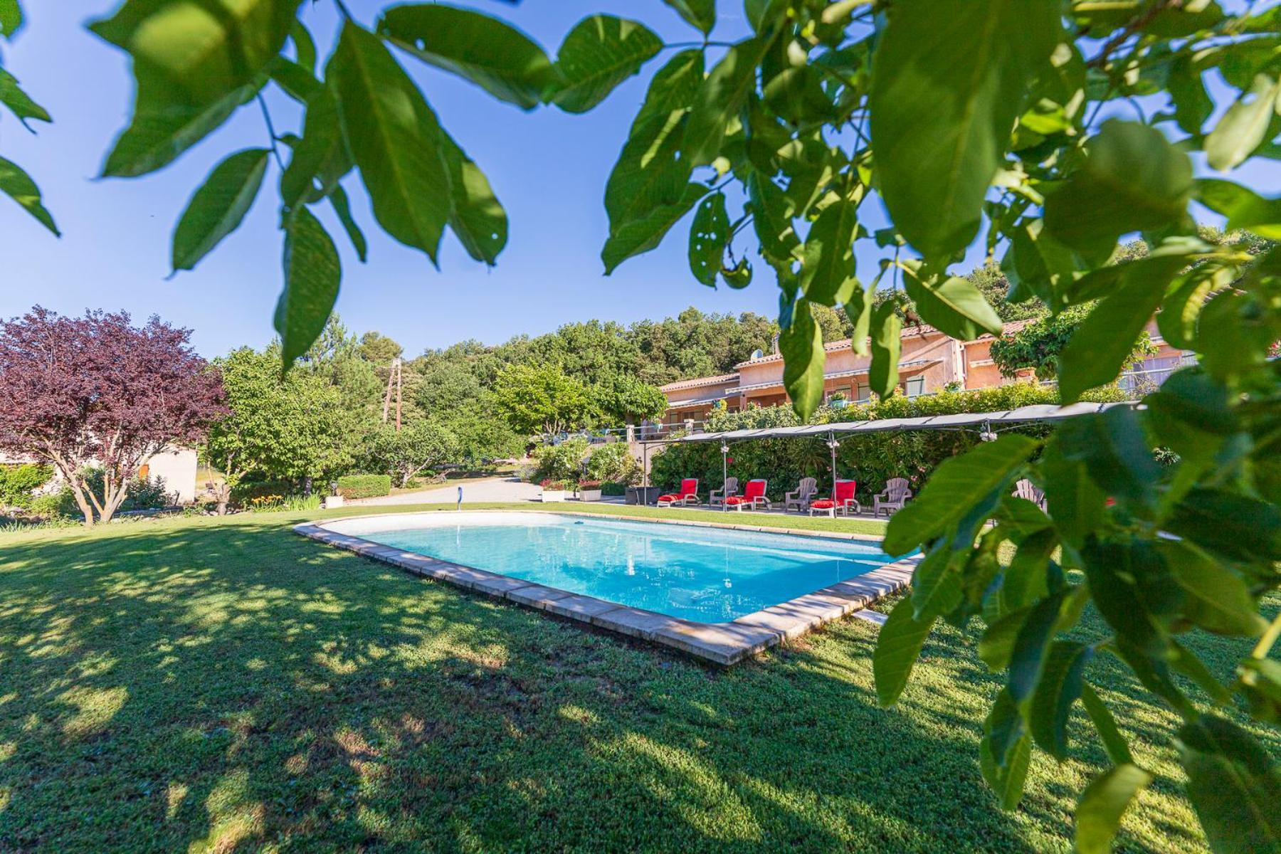 Bed and Breakfast La Bastide des Roses à Saint-Julien-d'Asse Extérieur photo