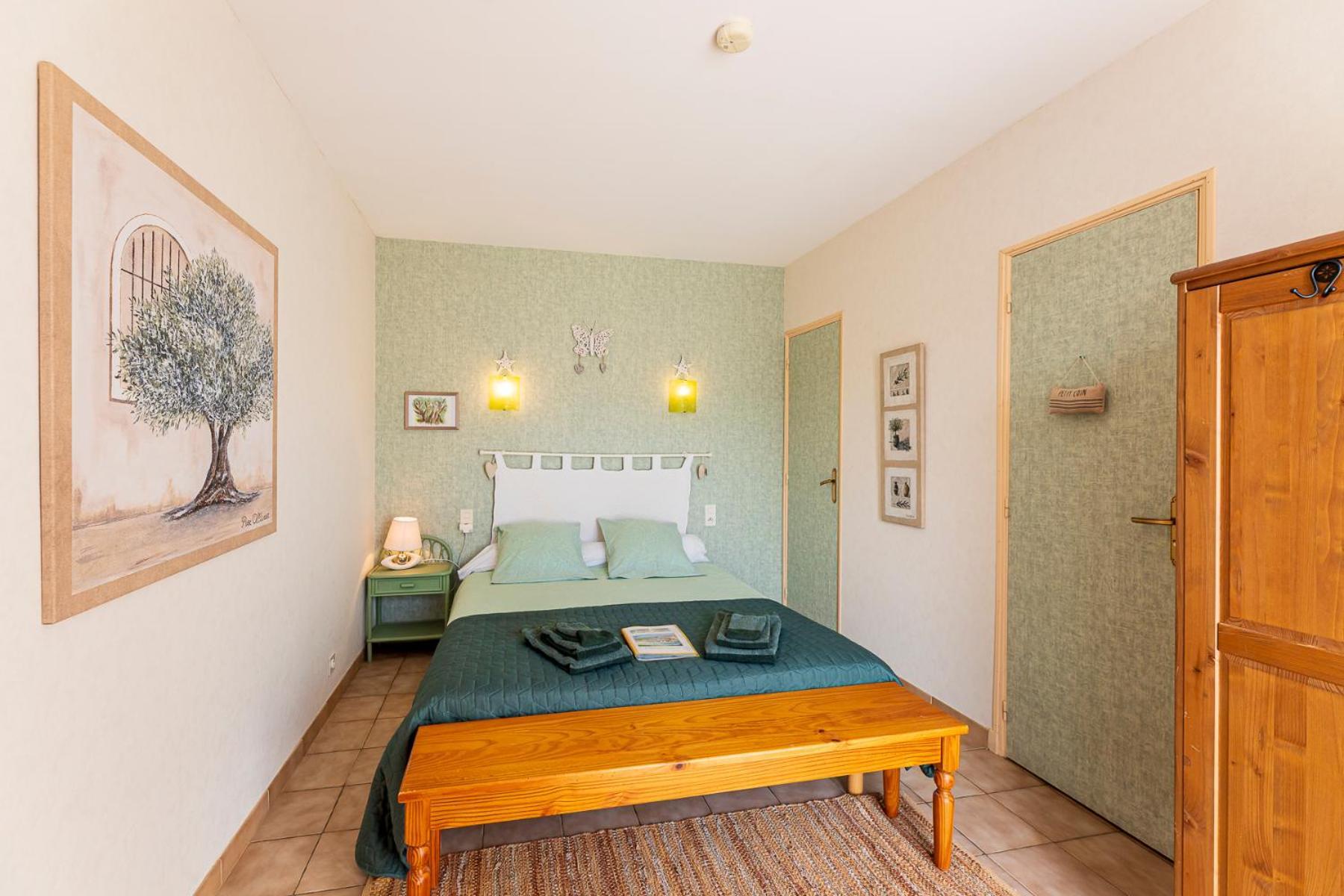 Bed and Breakfast La Bastide des Roses à Saint-Julien-d'Asse Extérieur photo